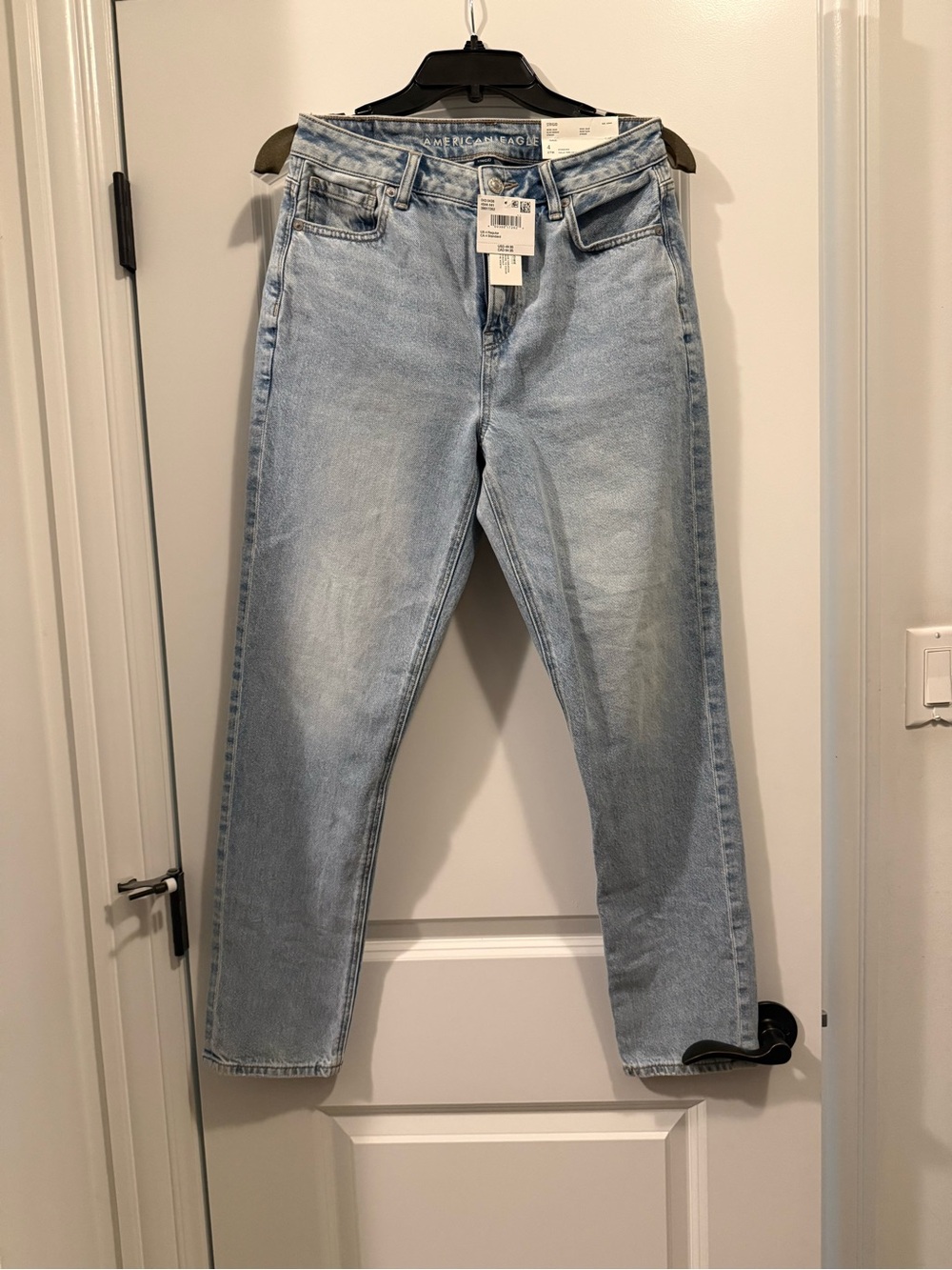 American Eagle Outfitters Light Blue High-Rise Strigid Mom Jean